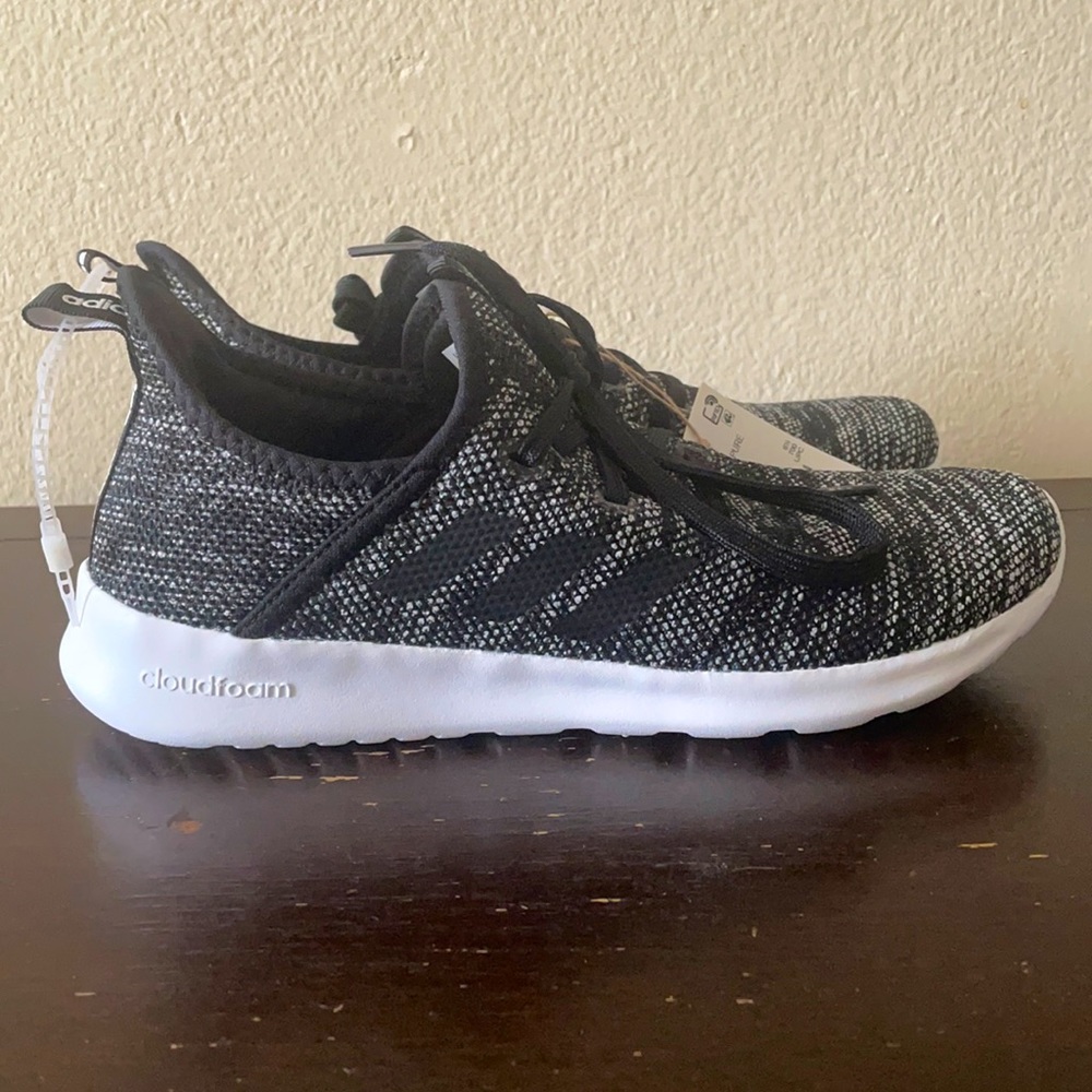Black Adidas cloudfoam sneakers. Women’s 8. NWT